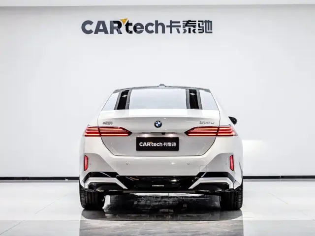 BMW 5 Series — Фото автомобиля 5