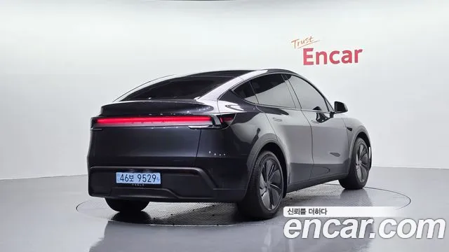 Tesla Model Y — Фото автомобиля 2