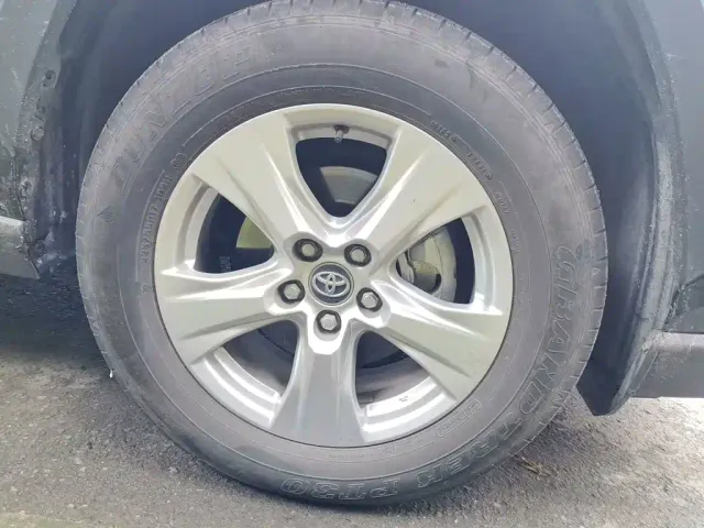Toyota RAV4 — Фото автомобиля 24