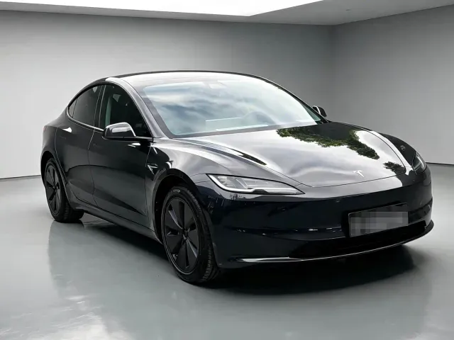 Tesla Model 3 — Фото автомобиля 3