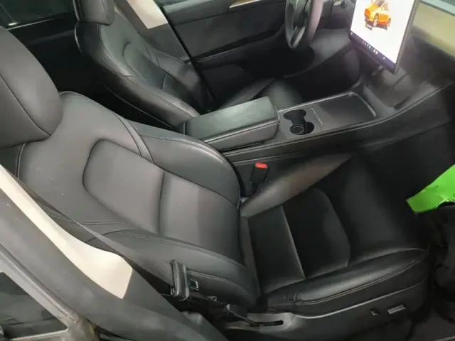 Tesla Model Y — Фото автомобиля 19