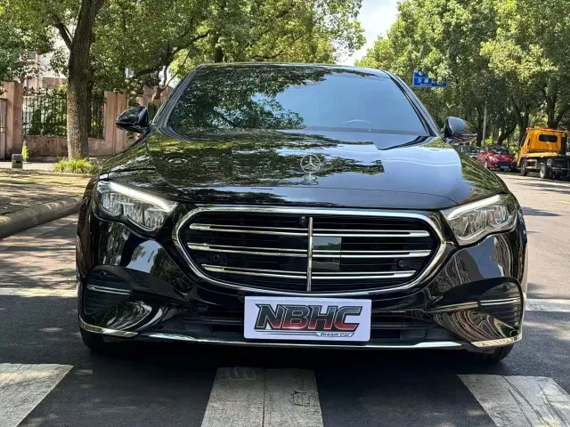 Mercedes-Benz E-Class — Фото автомобиля 2