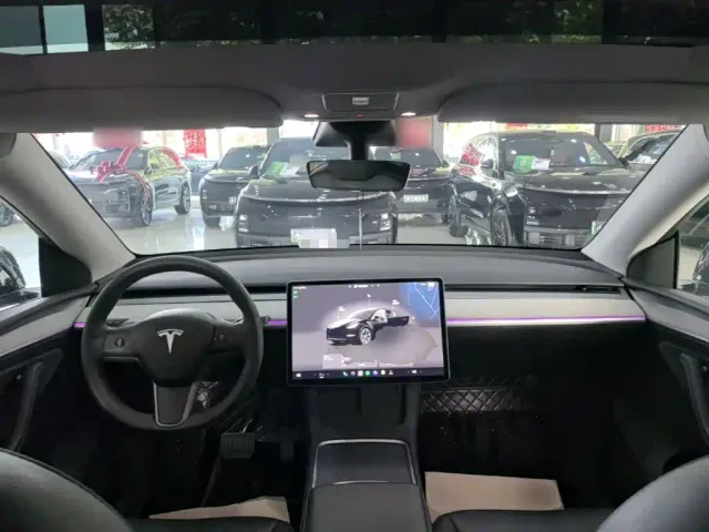Tesla Model Y — Фото автомобиля 9