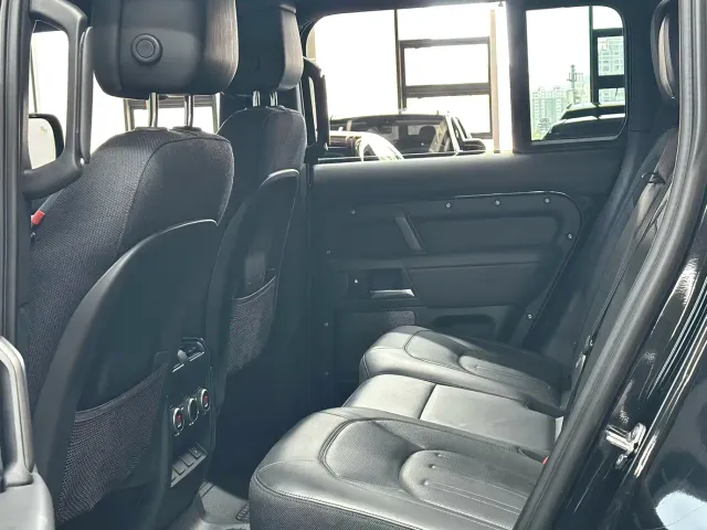 Land Rover Defender — Фото автомобиля 8