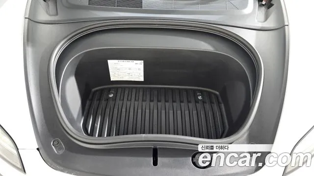 Tesla Model 3 — Фото автомобиля 6