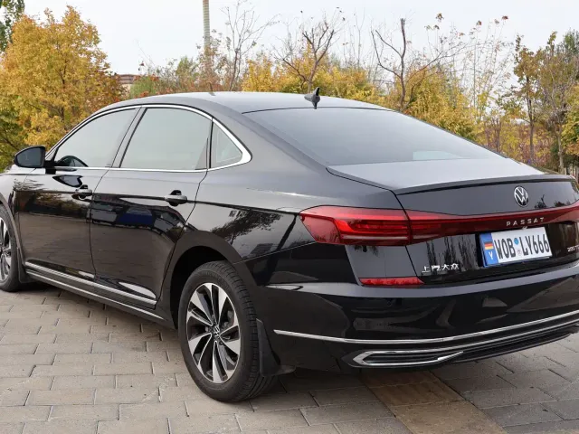 Volkswagen Passat — Фото автомобиля 16