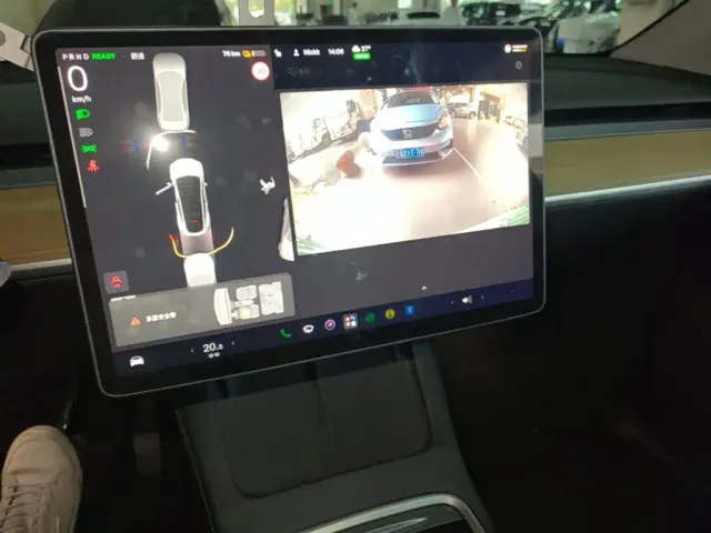 Tesla Model Y — Фото автомобиля 12