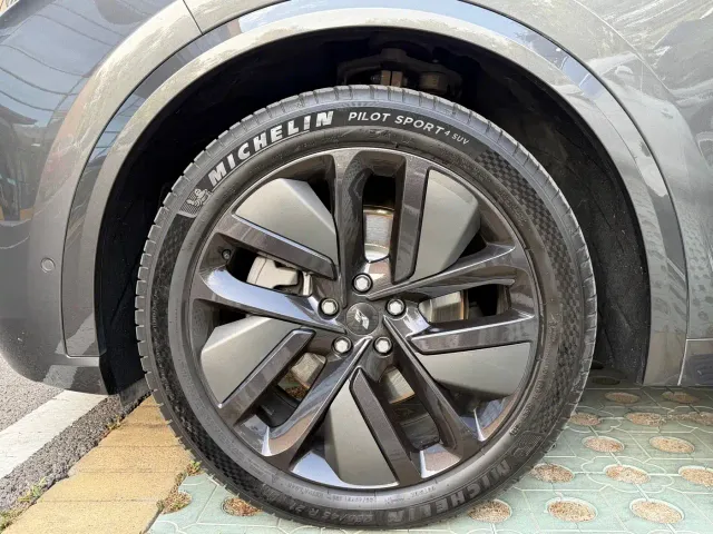 Li Auto L9 — Фото автомобиля 7