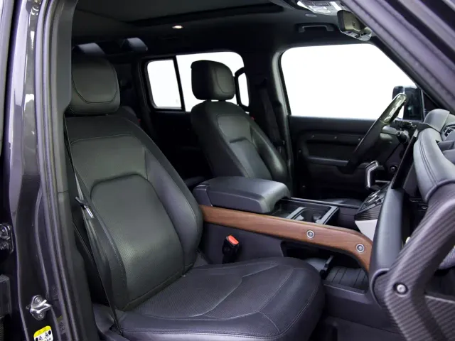 Land Rover Defender — Фото автомобиля 13
