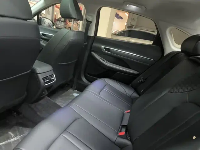 Hyundai Sonata — Фото автомобиля 16