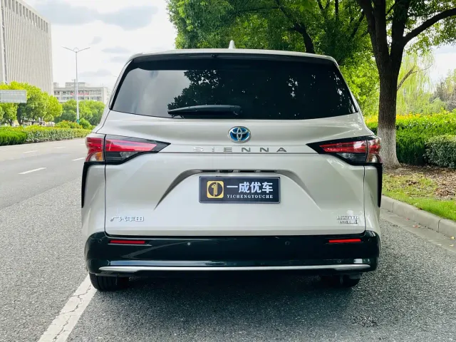 Toyota Sienna — Фото автомобиля 5