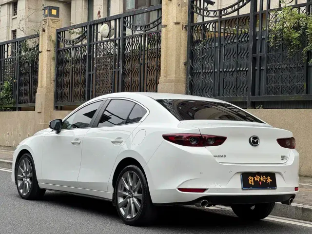 Mazda Axela — Фото автомобиля 23