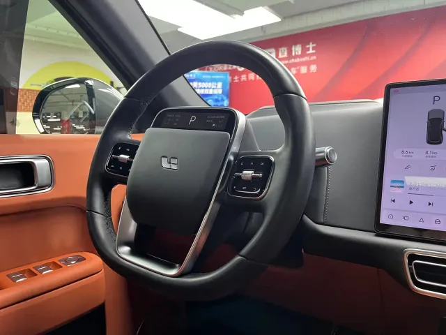 Li Auto L7 — Фото автомобиля 16