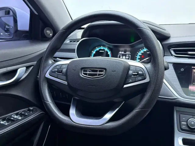 Geely Emgrand — Фото автомобиля 10