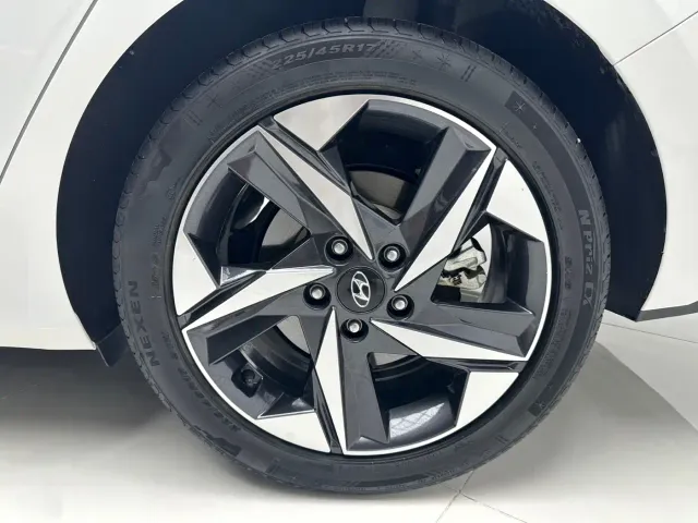 Hyundai Elantra — Фото автомобиля 16