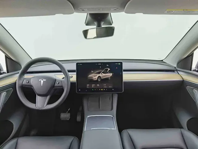 Tesla Model Y — Фото автомобиля 5