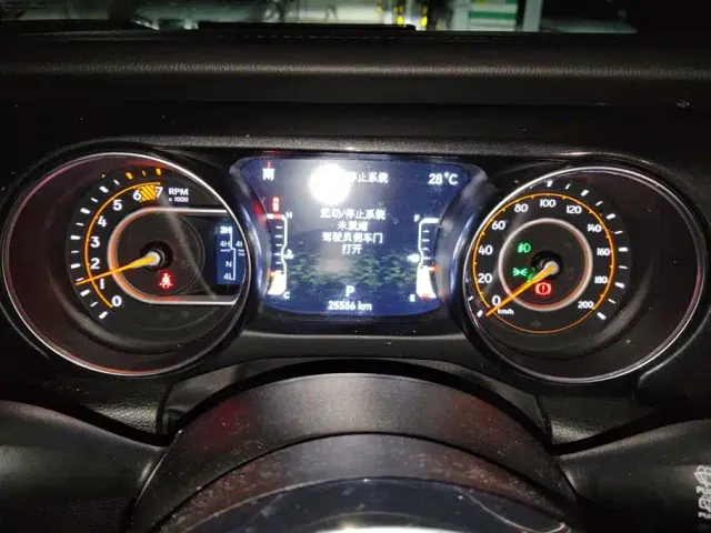 Jeep Wrangler — Фото автомобиля 14