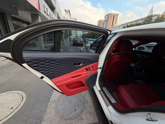 Bentley Flying Spur — Фото автомобиля 9