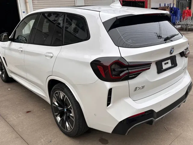 BMW iX3 — Фото автомобиля 5