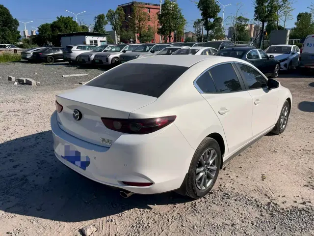 Mazda Axela — Фото автомобиля 5