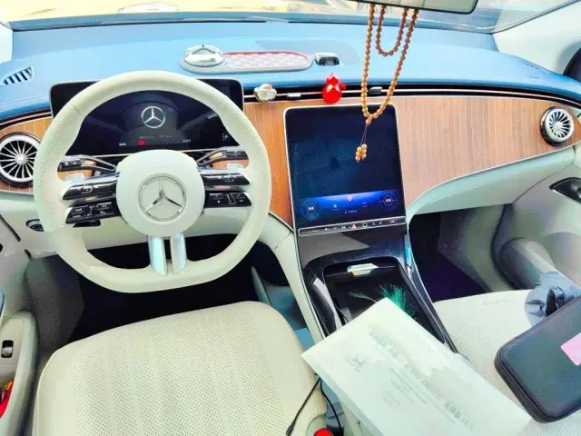 Mercedes-Benz EQE SUV — Фото автомобиля 10