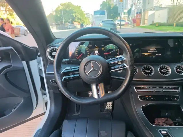 Mercedes-Benz E-Class — Фото автомобиля 12