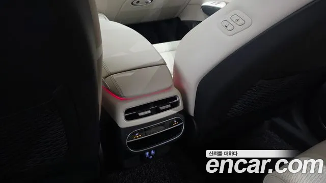 Genesis GV70 — Фото автомобиля 25