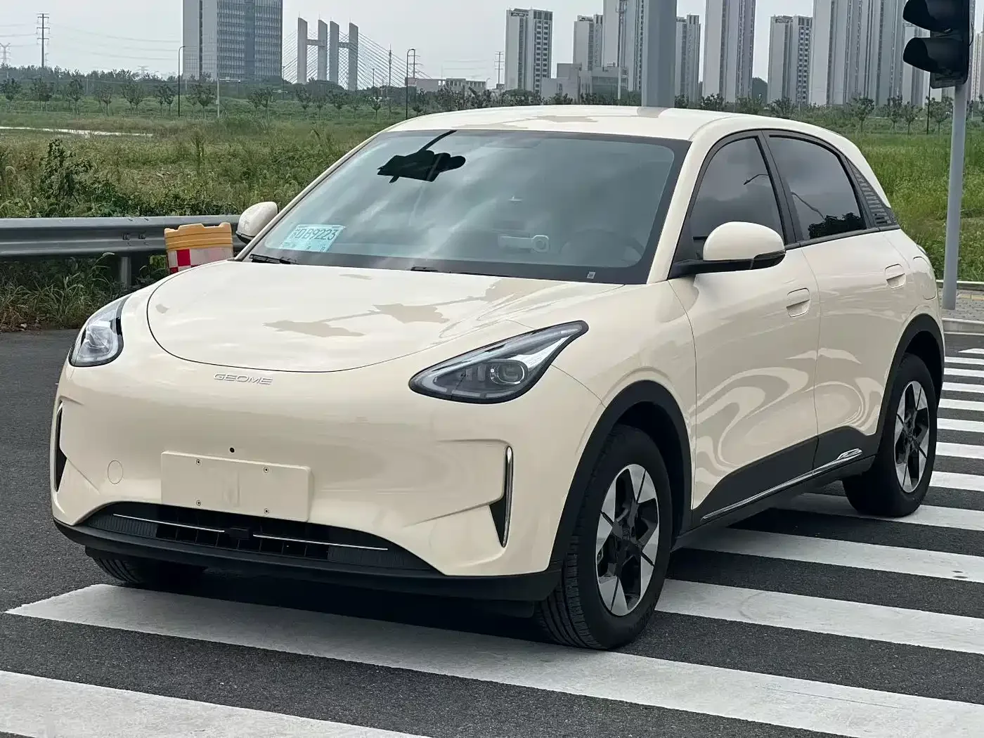 Geely Galaxy Starry Wish 2025 310km Dream Edition — Фото автомобиля 2