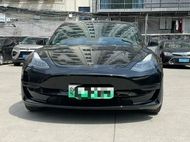 Tesla Model 3 — Фото автомобиля 2
