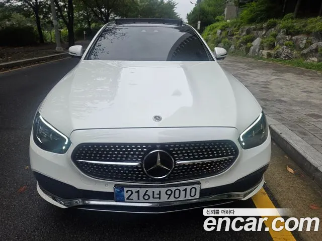 Mercedes-Benz E-Class — Фото автомобиля 3