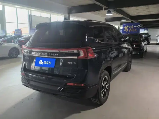 Forthing T5 — Фото автомобиля 3