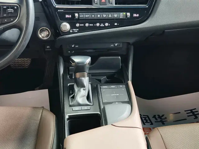 Lexus ES — Фото автомобиля 12