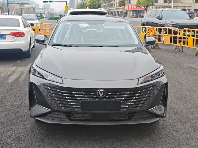Changan Eado — Фото автомобиля 2