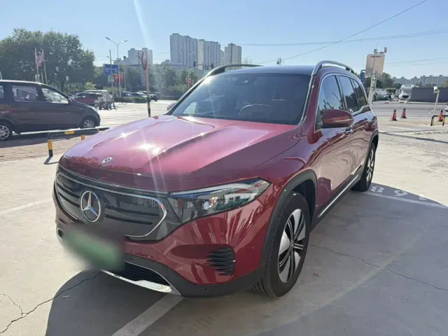 Фотография автомобиля — Mercedes-Benz EQB