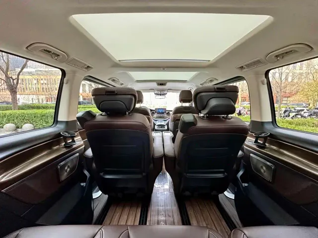 Mercedes-Benz V-Class — Фото автомобиля 12