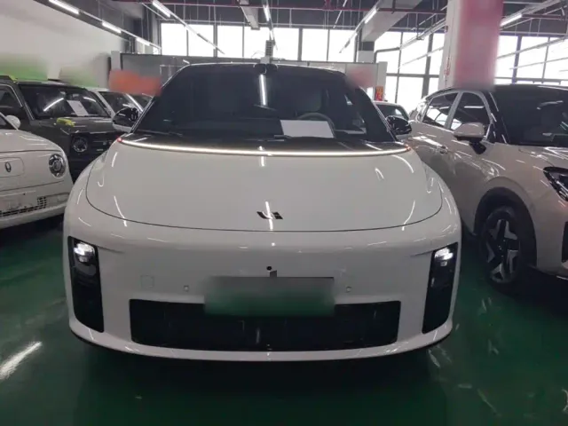 Li Auto Li Auto i6 2025 2WD Base Model — Фото автомобиля 2