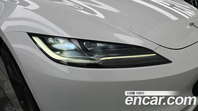 Tesla Model 3 — Фото автомобиля 17