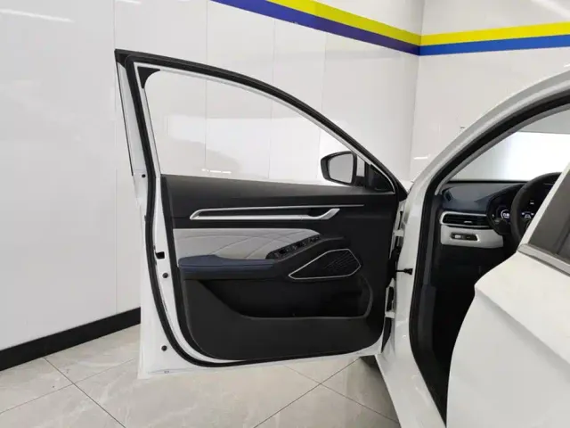 Geely Emgrand — Фото автомобиля 7
