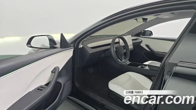 Tesla Model 3 — Фото автомобиля 10