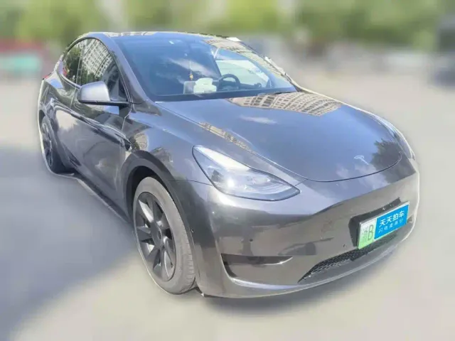 Tesla Model Y 2022 Rear-Wheel Drive Version — Фото автомобиля 3
