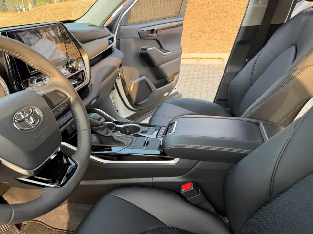 Toyota Highlander — Фото автомобиля 14