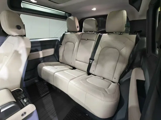 Land Rover Defender — Фото автомобиля 6