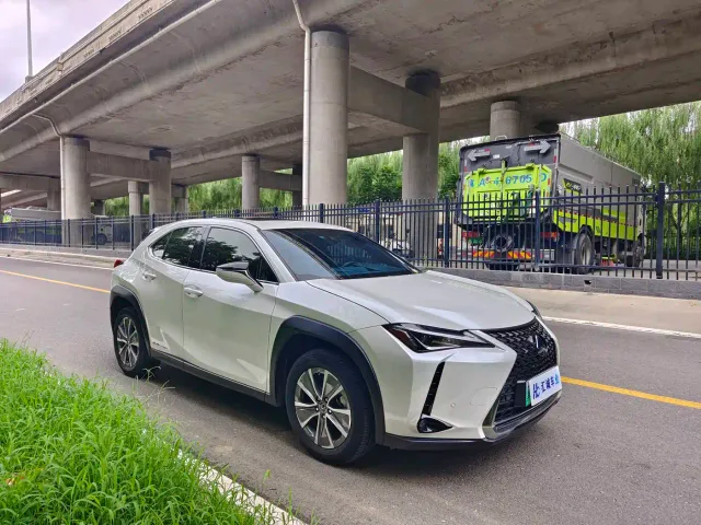 Lexus UX — Фото автомобиля 7