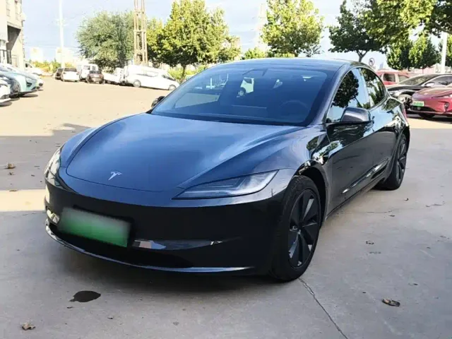 Фотография автомобиля — Tesla Model 3