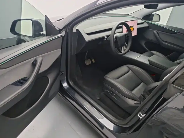 Tesla Model Y — Фото автомобиля 15
