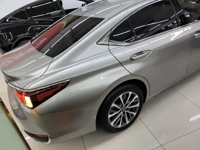 Lexus ES — Фото автомобиля 6