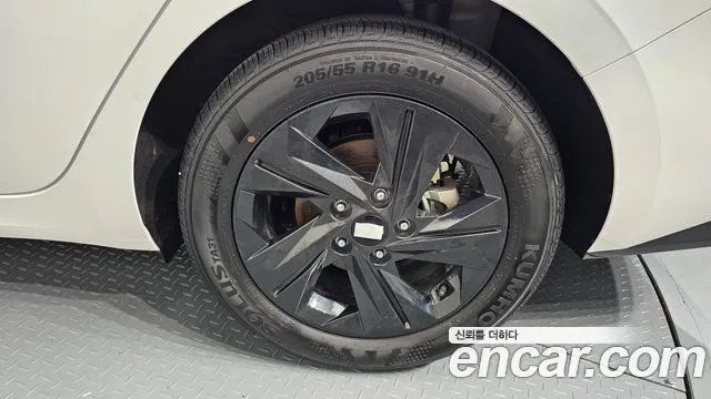 Hyundai Avante CN7 — Фото автомобиля 6