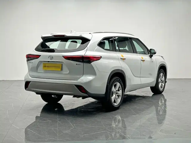 Toyota Highlander — Фото автомобиля 6