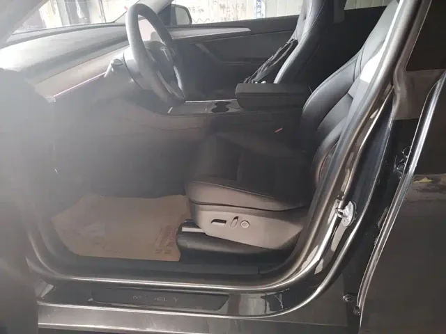 Tesla Model Y — Фото автомобиля 14