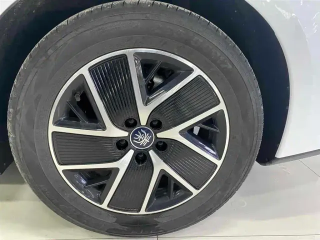 BYD Qin L — Фото автомобиля 14